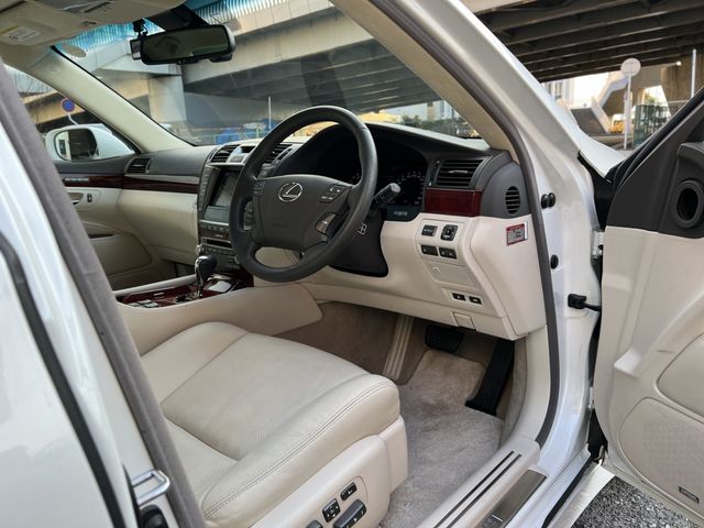 TOYOTA LEXUS LS460 2010 Image 31