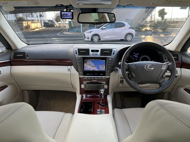 TOYOTA LEXUS LS460 2010 Image 31