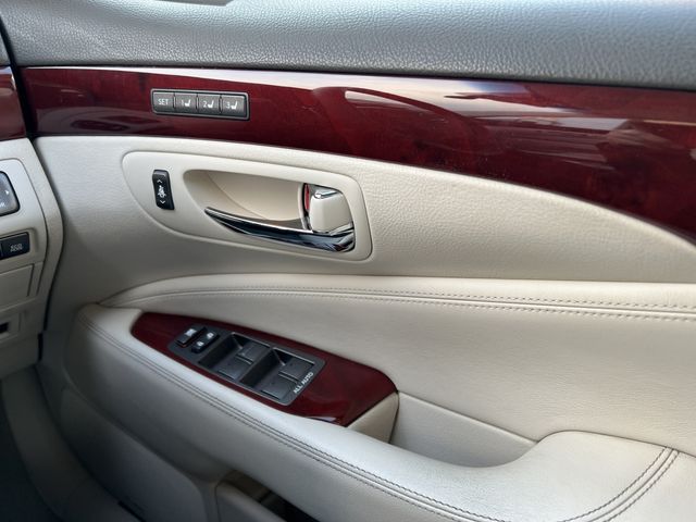 TOYOTA LEXUS LS460 2010 Image 31