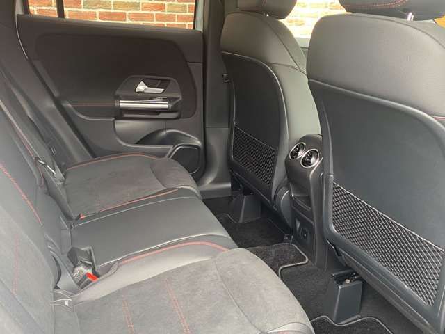 MERCEDES BENZ GLA CL 2021 Image 31