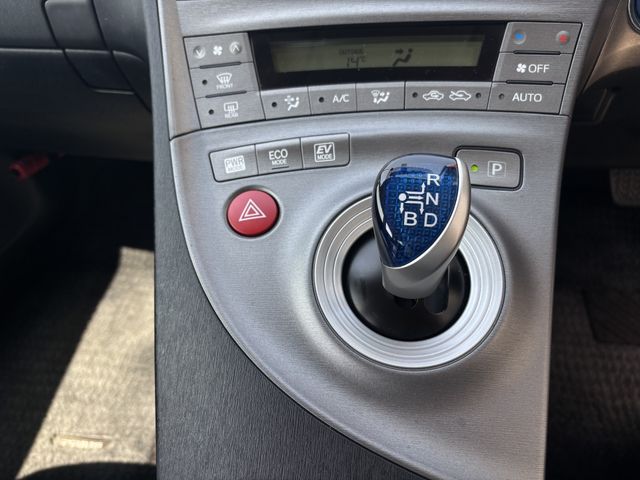 TOYOTA PRIUS 2014 Image 31