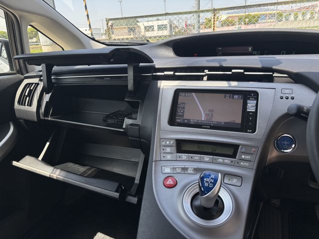 TOYOTA PRIUS 2014 Image 31