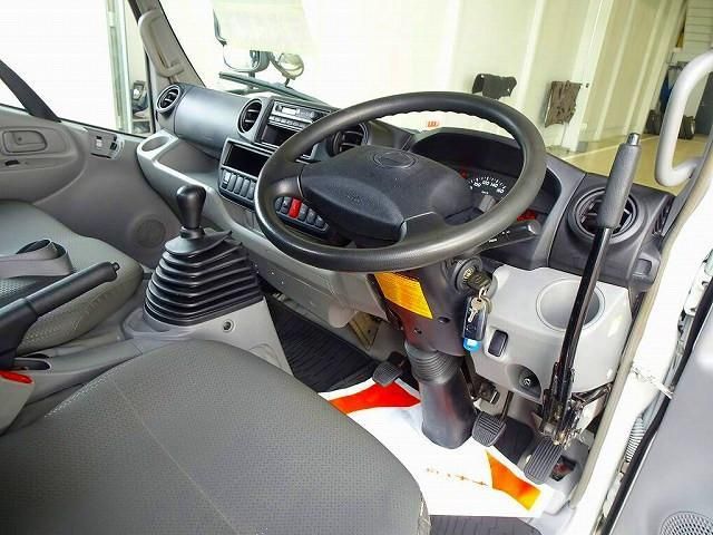 HINO DUTRO 2012 Image 31