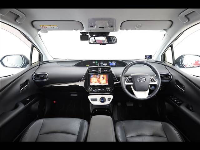 TOYOTA PRIUS 2018 Image 31