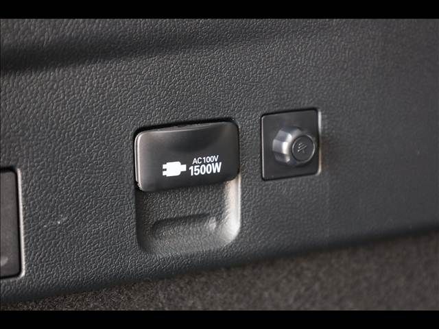 TOYOTA PRIUS 2018 Image 31