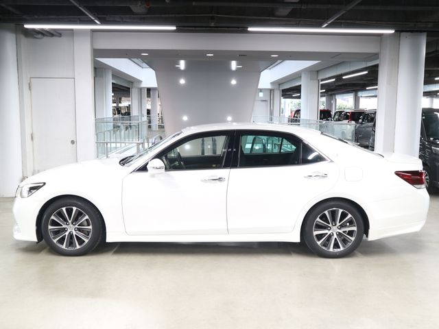 TOYOTA CROWN SEDAN 2016 Image 31