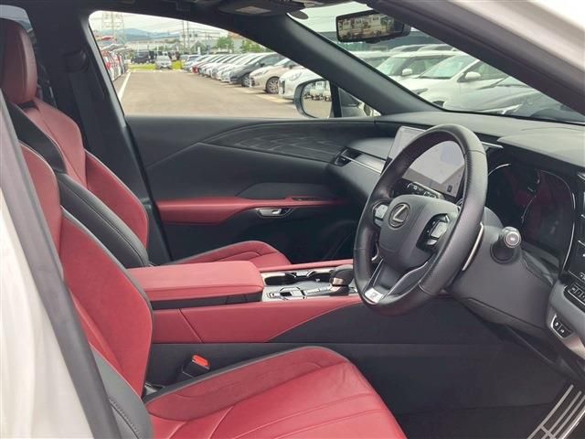 TOYOTA LEXUS RX500H 2023 Image 31