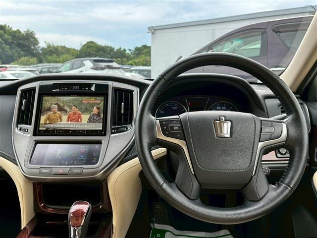 TOYOTA CROWN SEDAN HYBRID 2014 Image 31