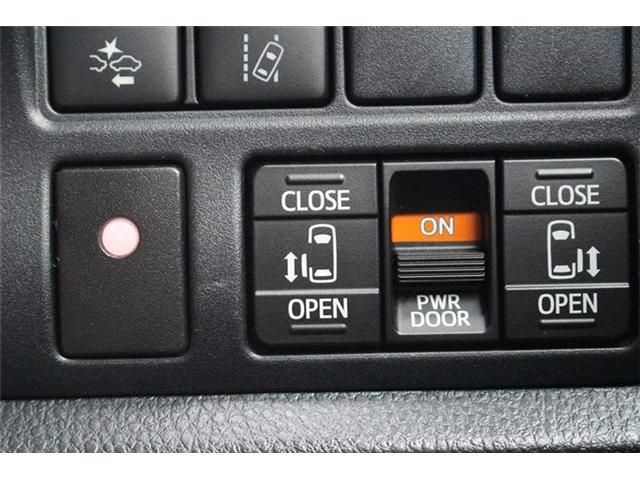 TOYOTA NOAH 2018 Image 31