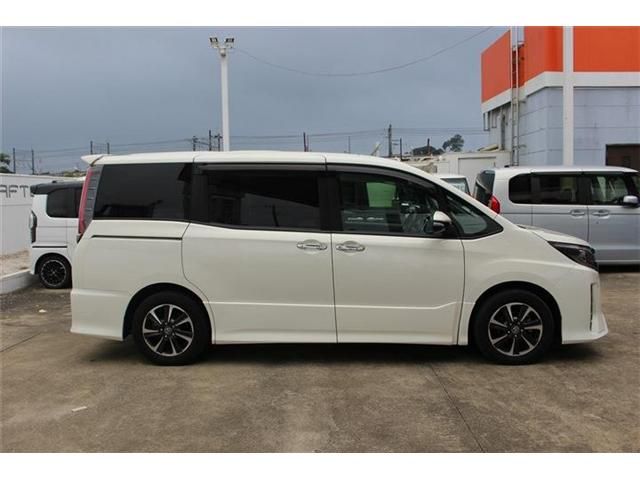 TOYOTA NOAH 2018 Image 31