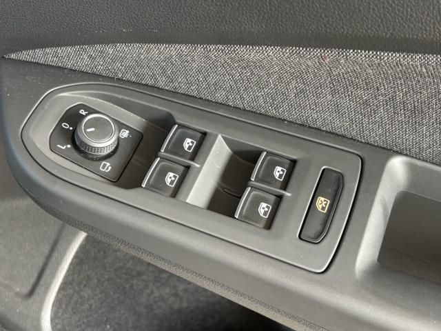 VOLKSWAGEN GOLF 2023 Image 31