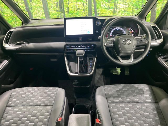 TOYOTA VOXY 2022 Image 31