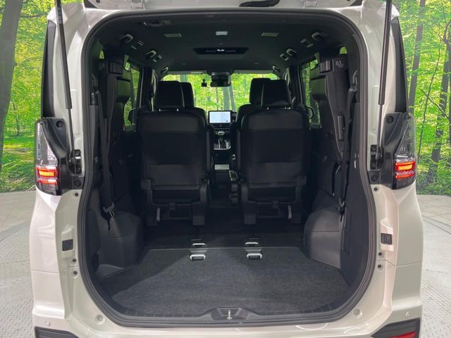 TOYOTA VOXY 2022 Image 31