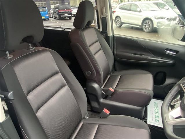 NISSAN SERENA  S-HYBRID 4WD 2017 Image 31