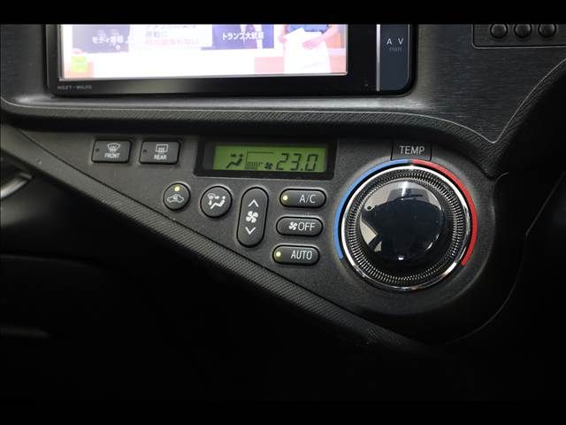 TOYOTA AQUA 2013 Image 31