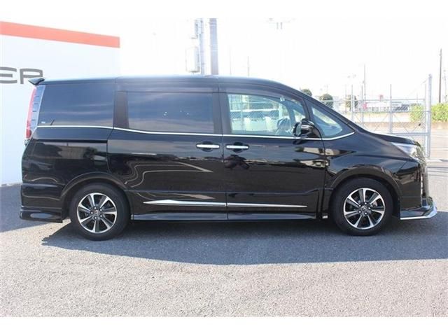 TOYOTA NOAH 2018 Image 31