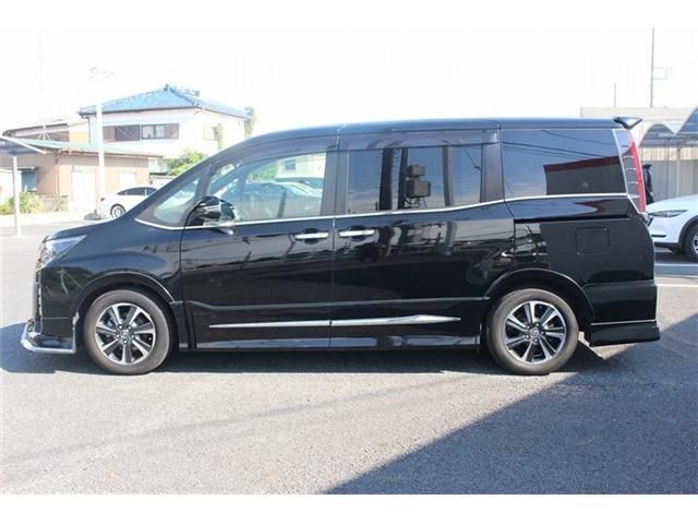 TOYOTA NOAH 2018 Image 31
