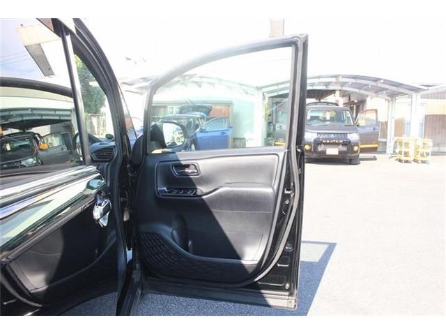 TOYOTA NOAH 2018 Image 31