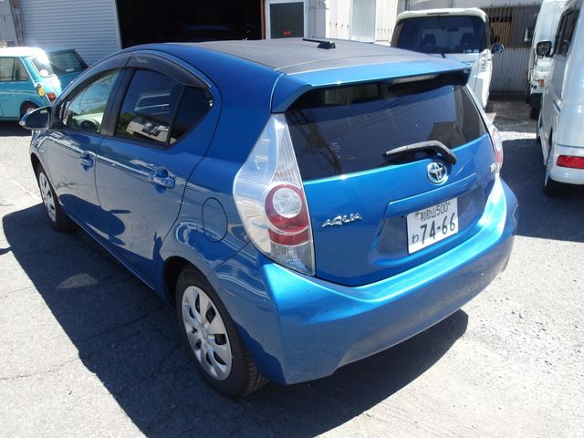 TOYOTA AQUA 2014 Image 31