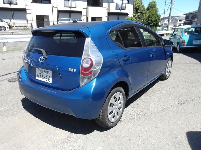 TOYOTA AQUA 2014 Image 31