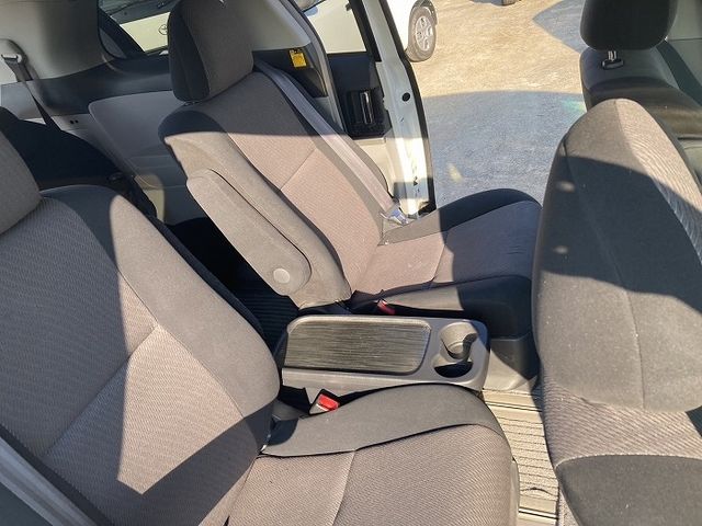 TOYOTA ESTIMA 2006 Image 31