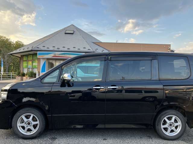 TOYOTA VOXY 2011 Image 31