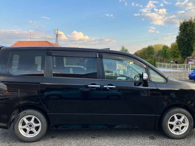 TOYOTA VOXY 2011 Image 31