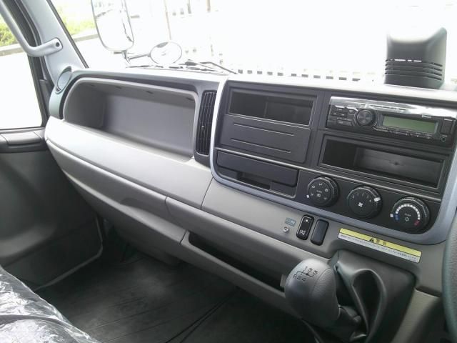 MITSUBISHI CANTER 2024 Image 31