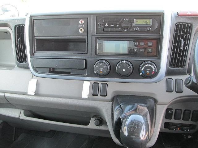 MITSUBISHI CANTER 2017 Image 31