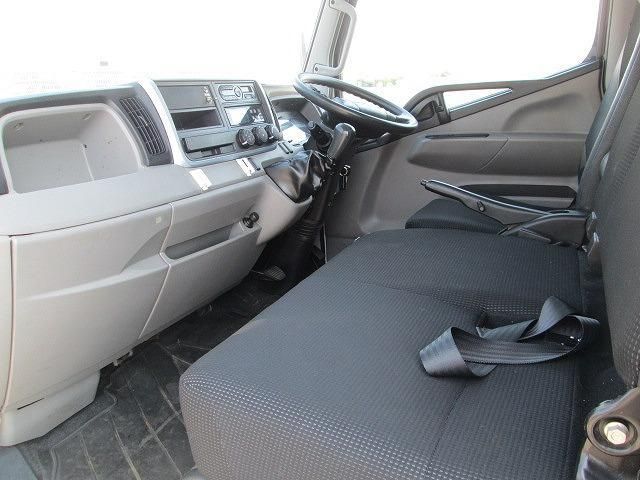 MITSUBISHI CANTER 2017 Image 31