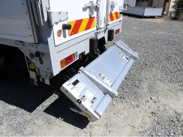 MITSUBISHI CANTER 2019 Image 31