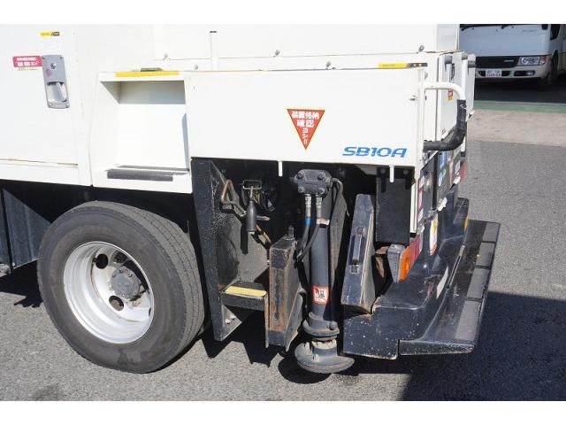 MITSUBISHI CANTER 2017 Image 31