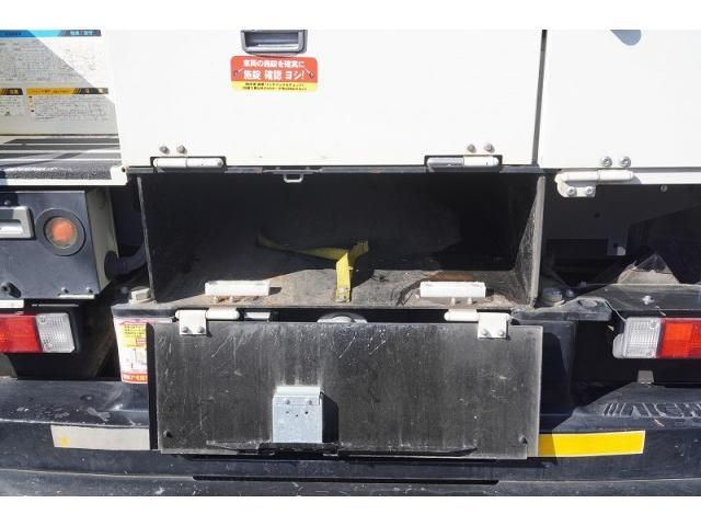 MITSUBISHI CANTER 2017 Image 31