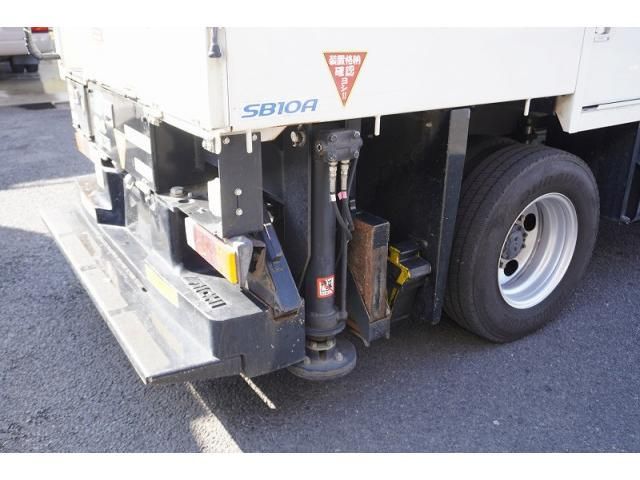 MITSUBISHI CANTER 2017 Image 31