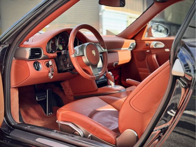 PORSCHE 911 2010 Image 31