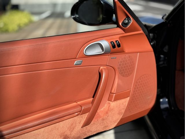 PORSCHE 911 2010 Image 31