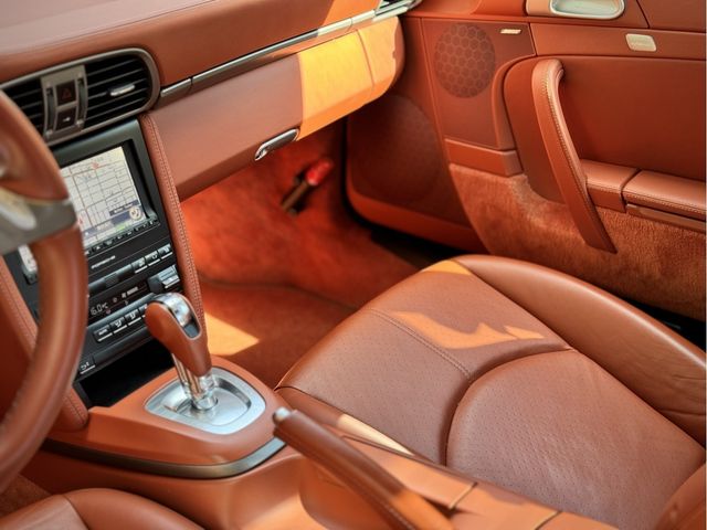 PORSCHE 911 2010 Image 31