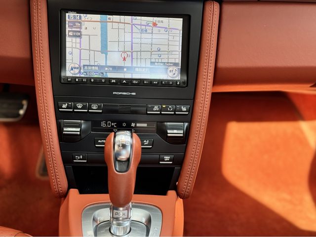 PORSCHE 911 2010 Image 31