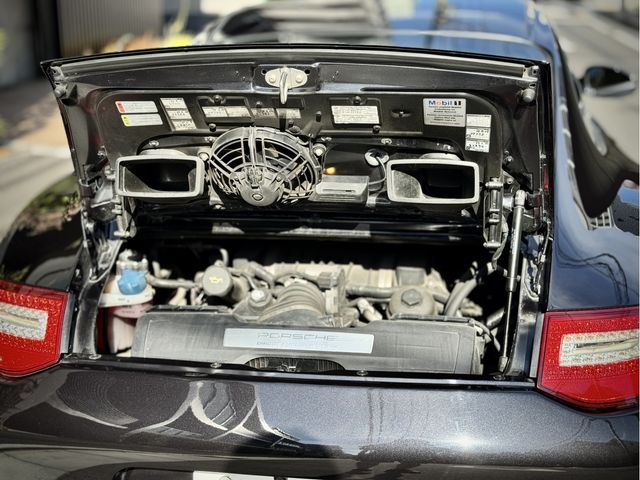 PORSCHE 911 2010 Image 31