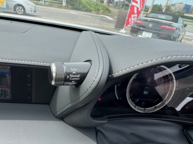 TOYOTA LEXUS LC500 CONVERTI 2023 Image 31