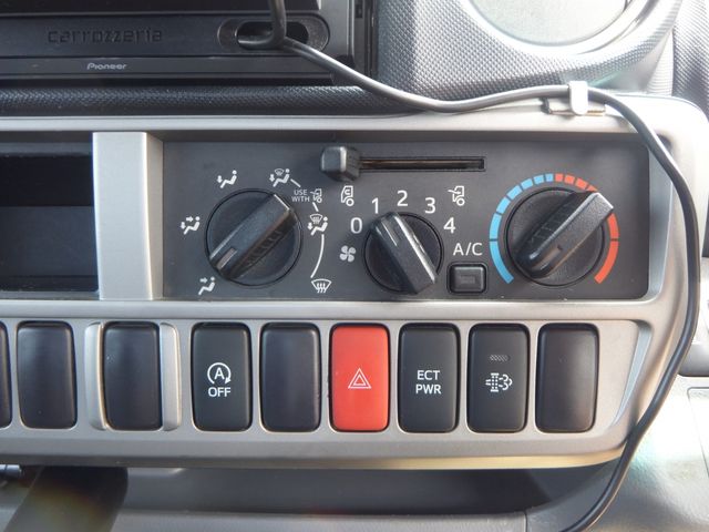 TOYOTA DYNA 2011 Image 31