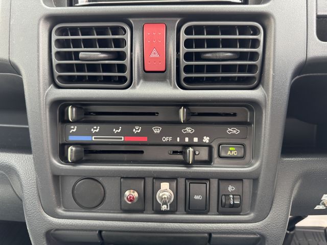 NISSAN NT100 CLIPPER 4WD 2018 Image 31