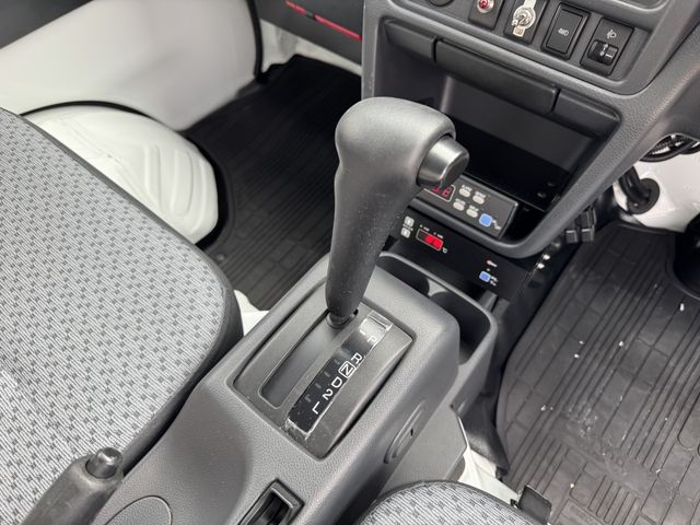 NISSAN NT100 CLIPPER 4WD 2018 Image 31