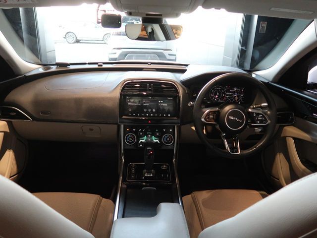 JAGUAR XESERIES 2020 Image 31