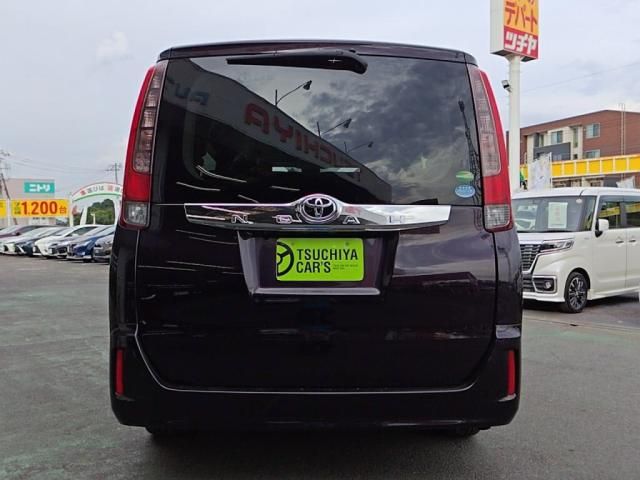 TOYOTA NOAH 2016 Image 31