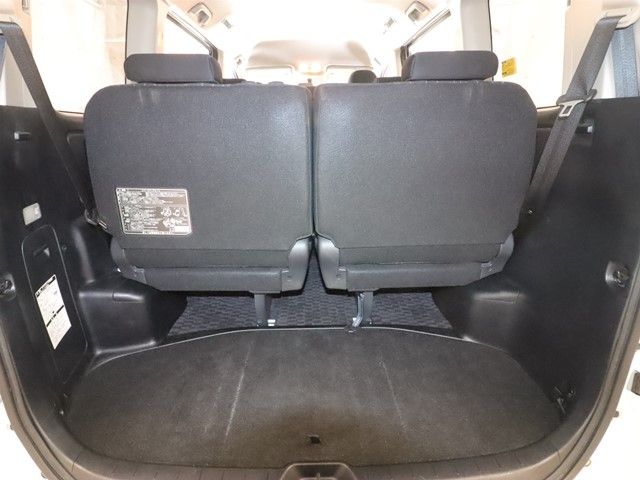 TOYOTA VOXY 2012 Image 31