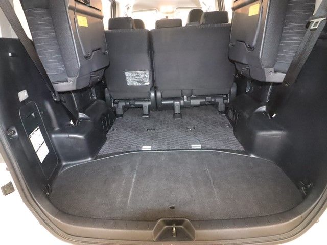 TOYOTA VOXY 2012 Image 31