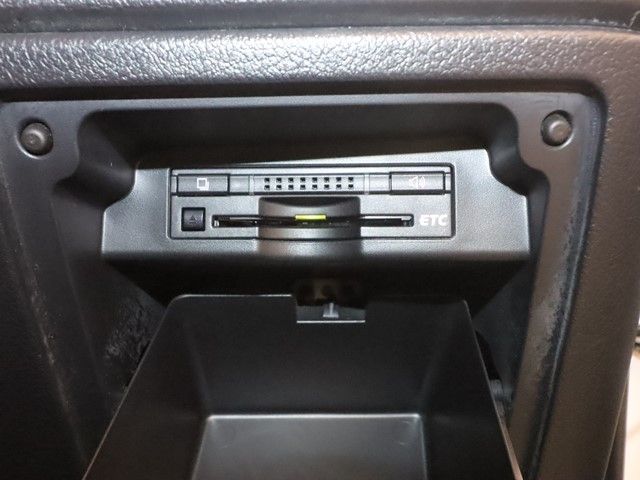 TOYOTA VOXY 2012 Image 31