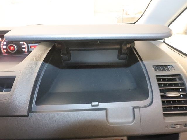 TOYOTA VOXY 2012 Image 31