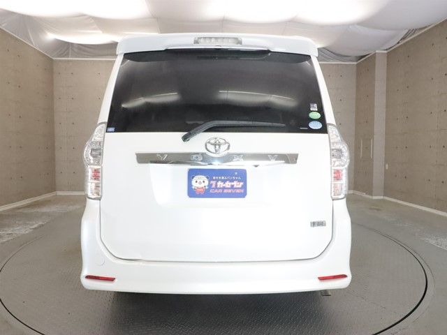 TOYOTA VOXY 2012 Image 31